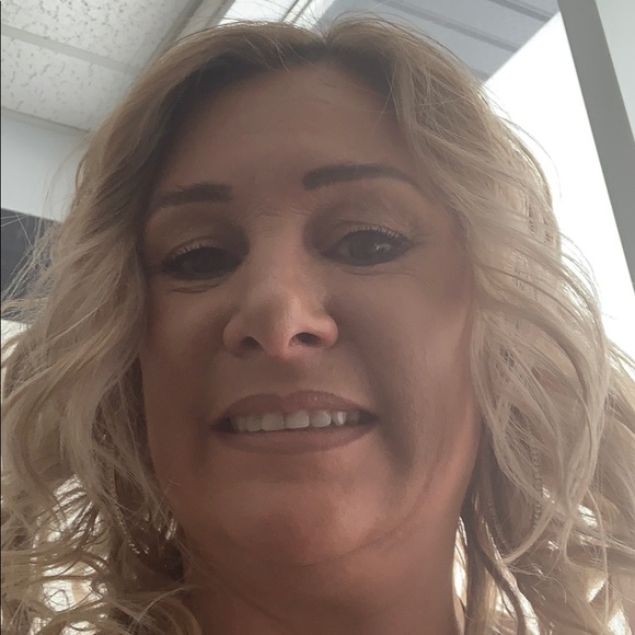 Meet your Posher, Nathalie - Picture 1 of 1